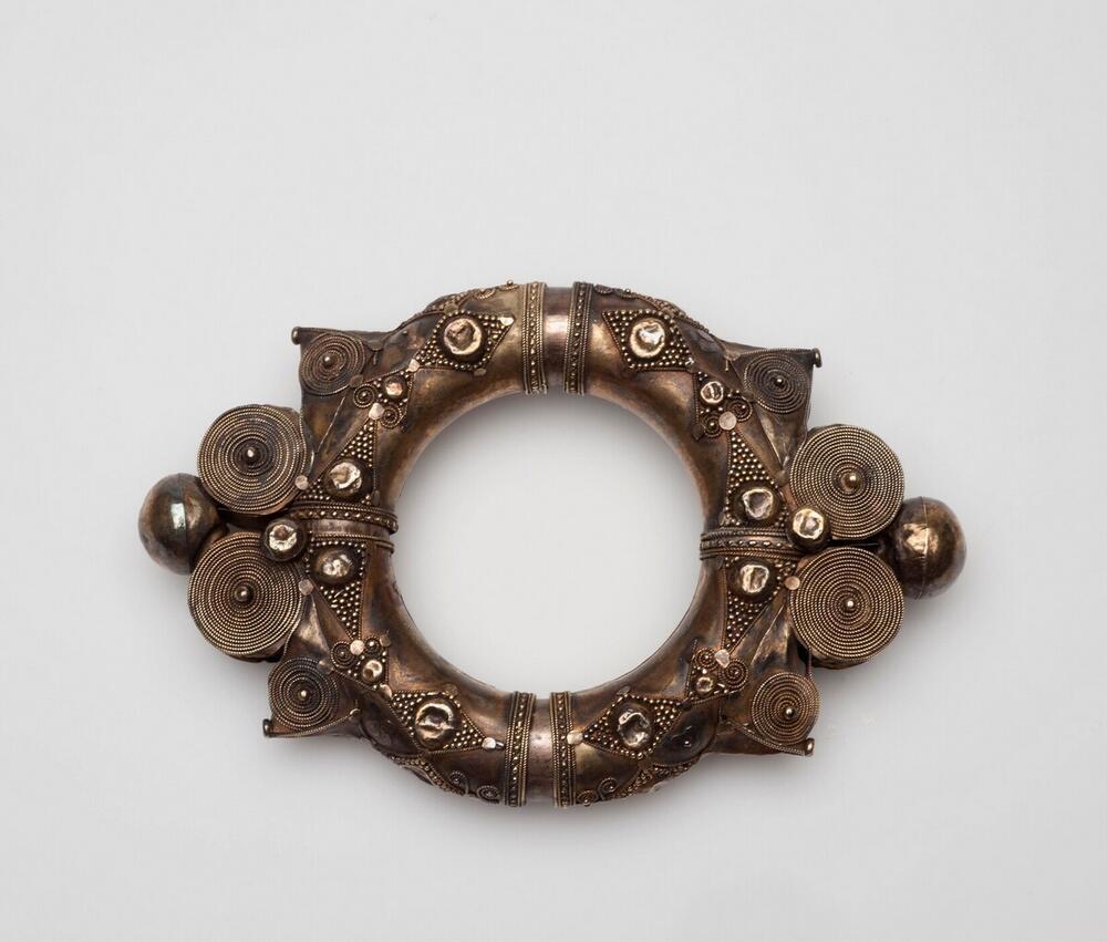 Gold bracelet