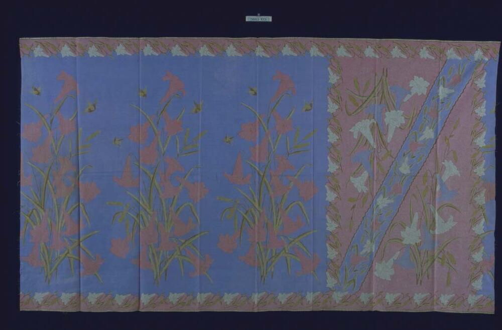 Kokerrok met rose, blauwe en witte lelie-boeketten