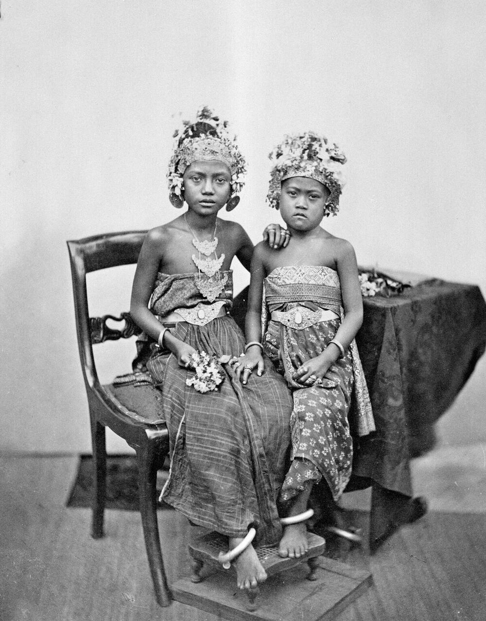 Kinderen van Goesti Djilantik, vorst van Buleleng, Bali.