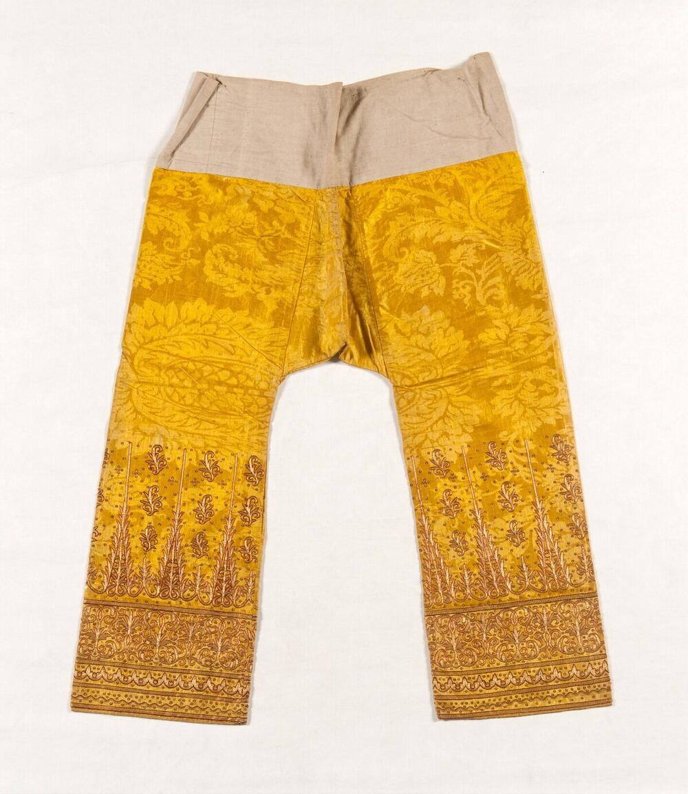 Broek, onderdeel van bruidskleding