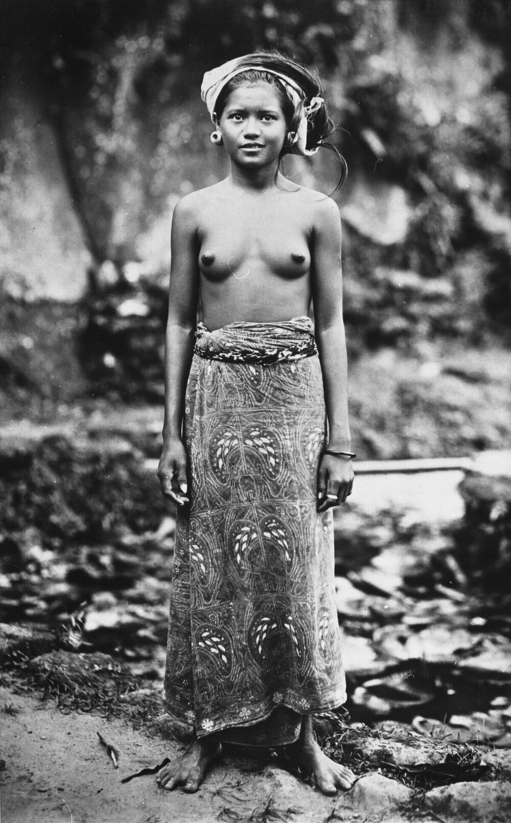 Portret van een jonge Balinese vrouw