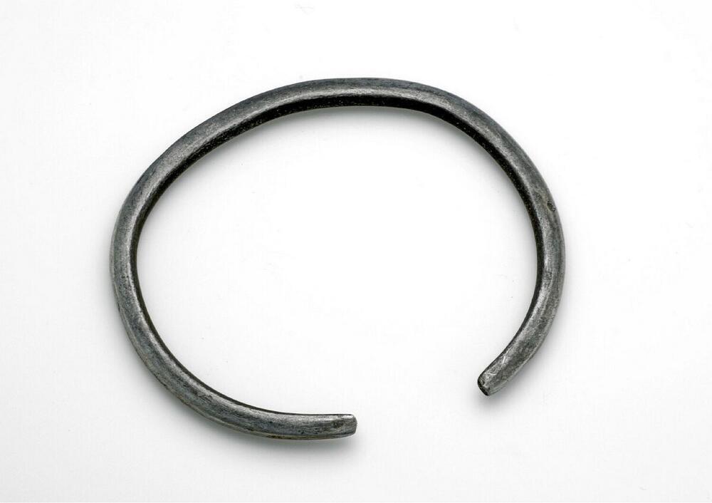Aluminium open armband, glad