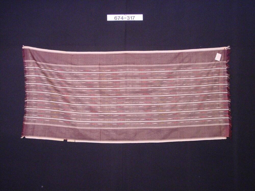 Zijden sarong met ornament van zilverdraad