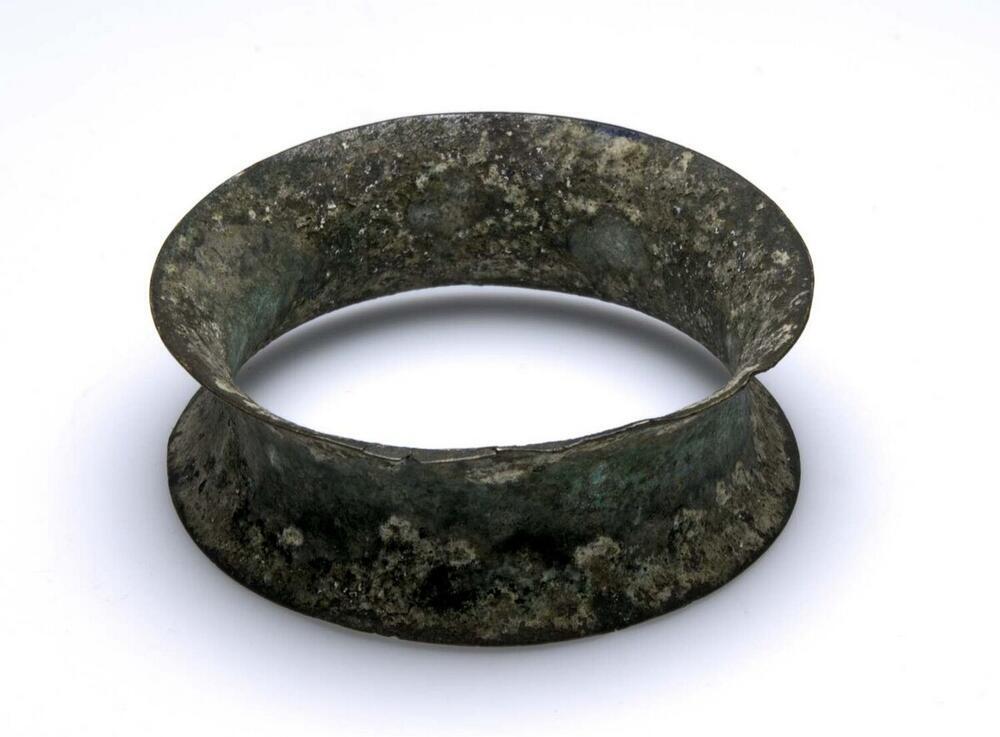 Bronzen beenring