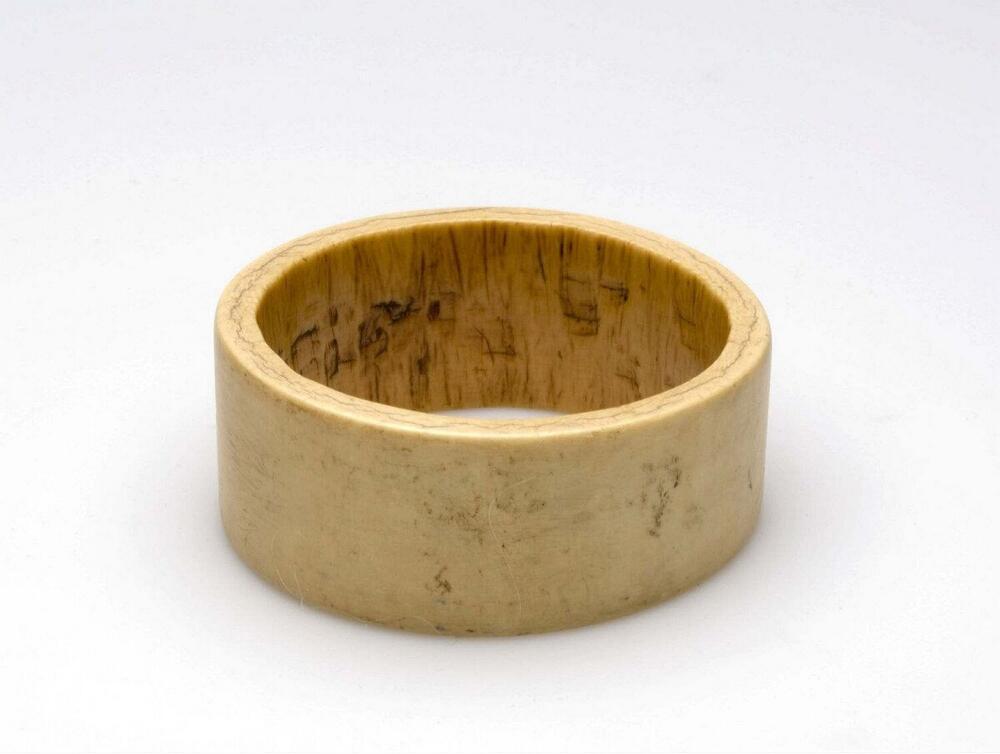 Ivoren enkel- of armband