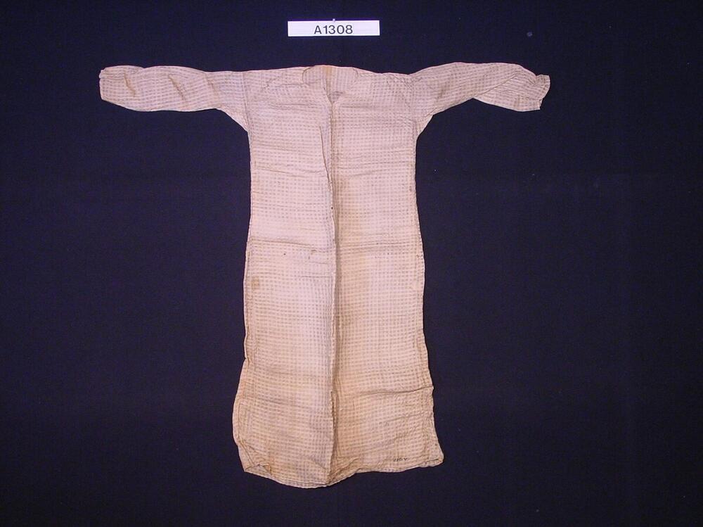 Vrouwenjak van Kofo met versiering in ornamentbinding
