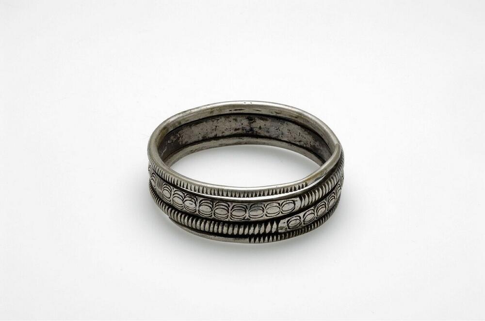 Zilveren armband, gedraaid