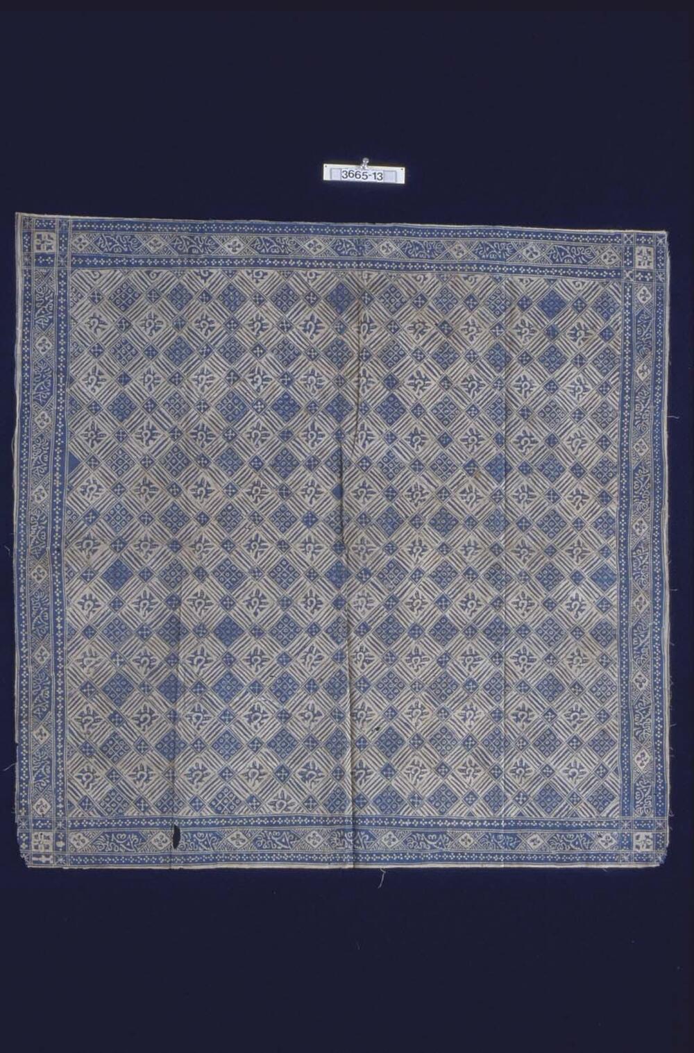 Blauw-witte hoofddoek voor man met kalligrafie