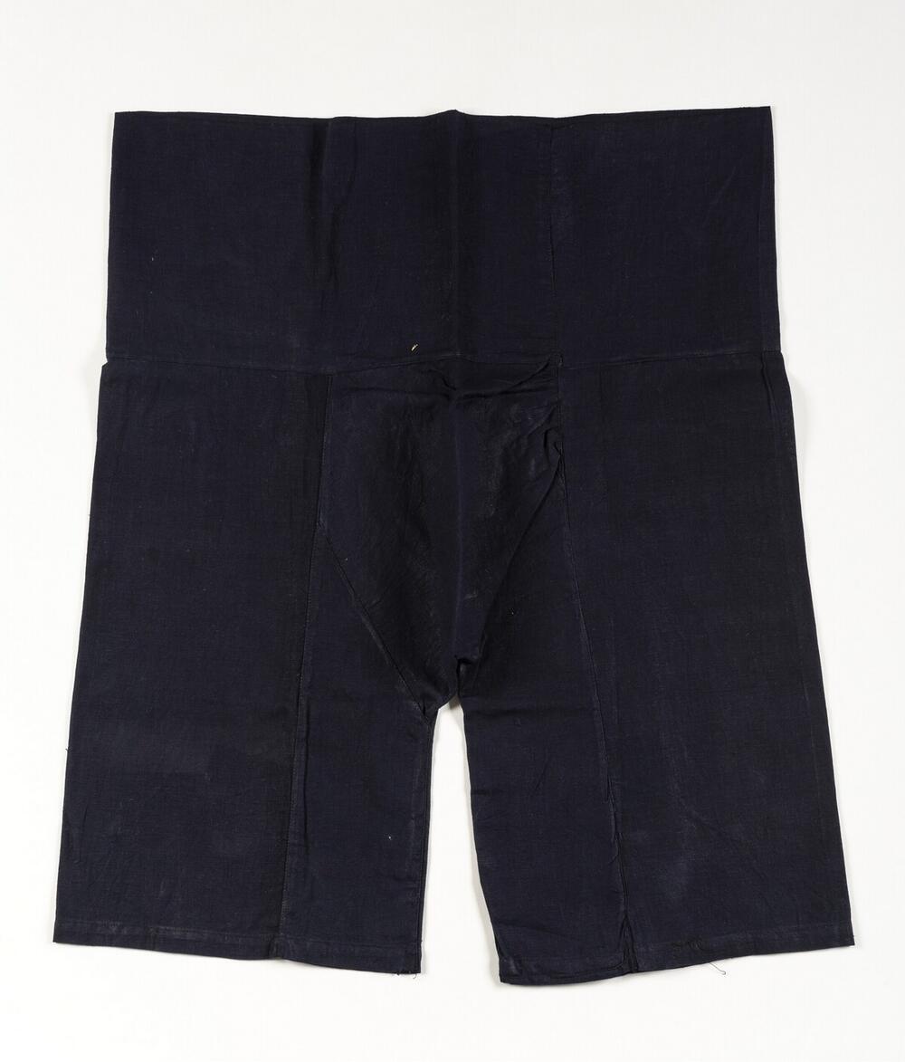 Een wijde katoenen broek gedragen door boeren.