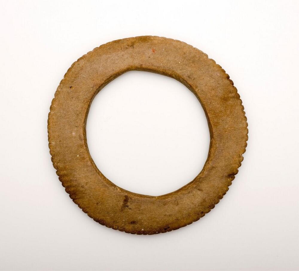 Armband met kartelversiering