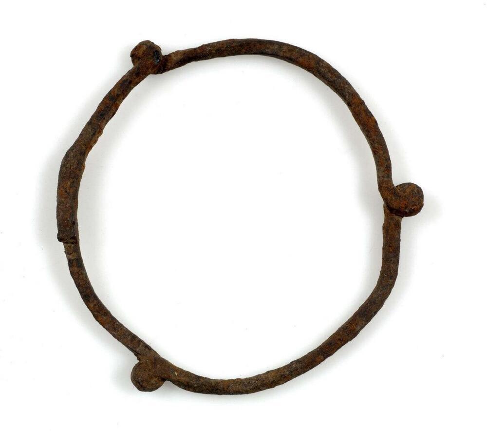 Smeedijzeren armband, in het gevecht gebruikt