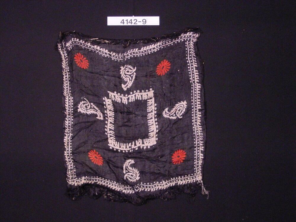 Zijden hoofddoek versierd middels qalamkar-techniek
