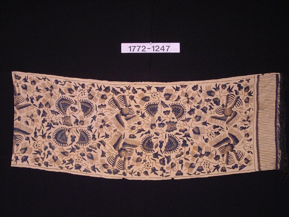 Gebatikte zijden schouderdoek