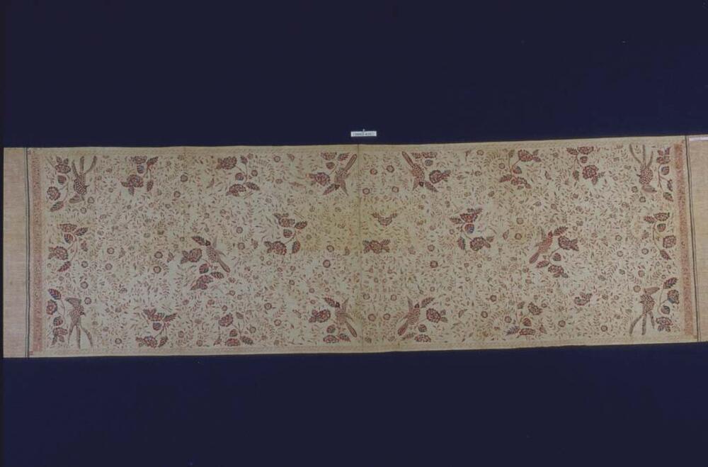 Doek, bestemd voor Sumatra, met bloemen, vlinders, libellen en vogels