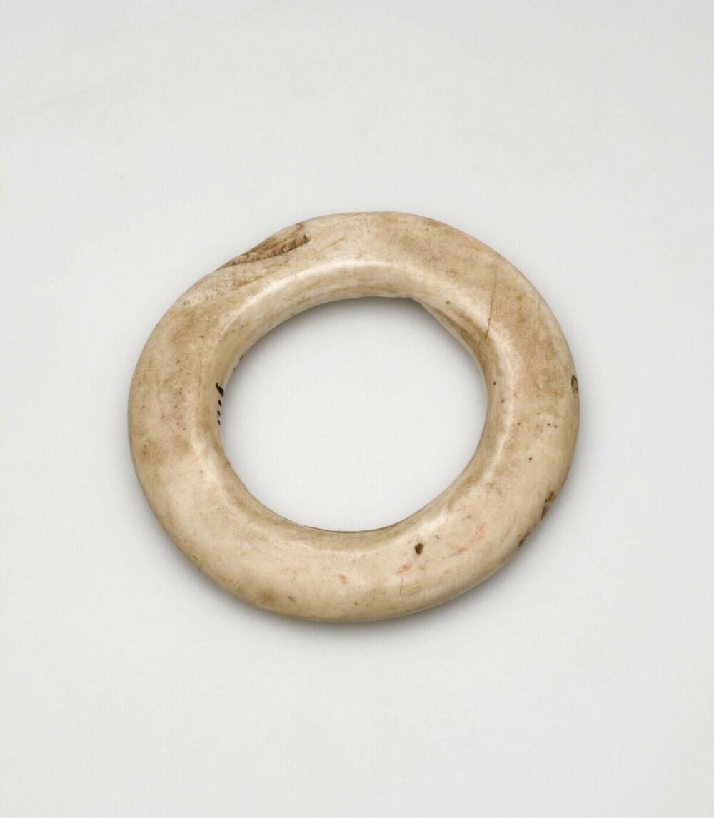 Armring van doopvontschelp