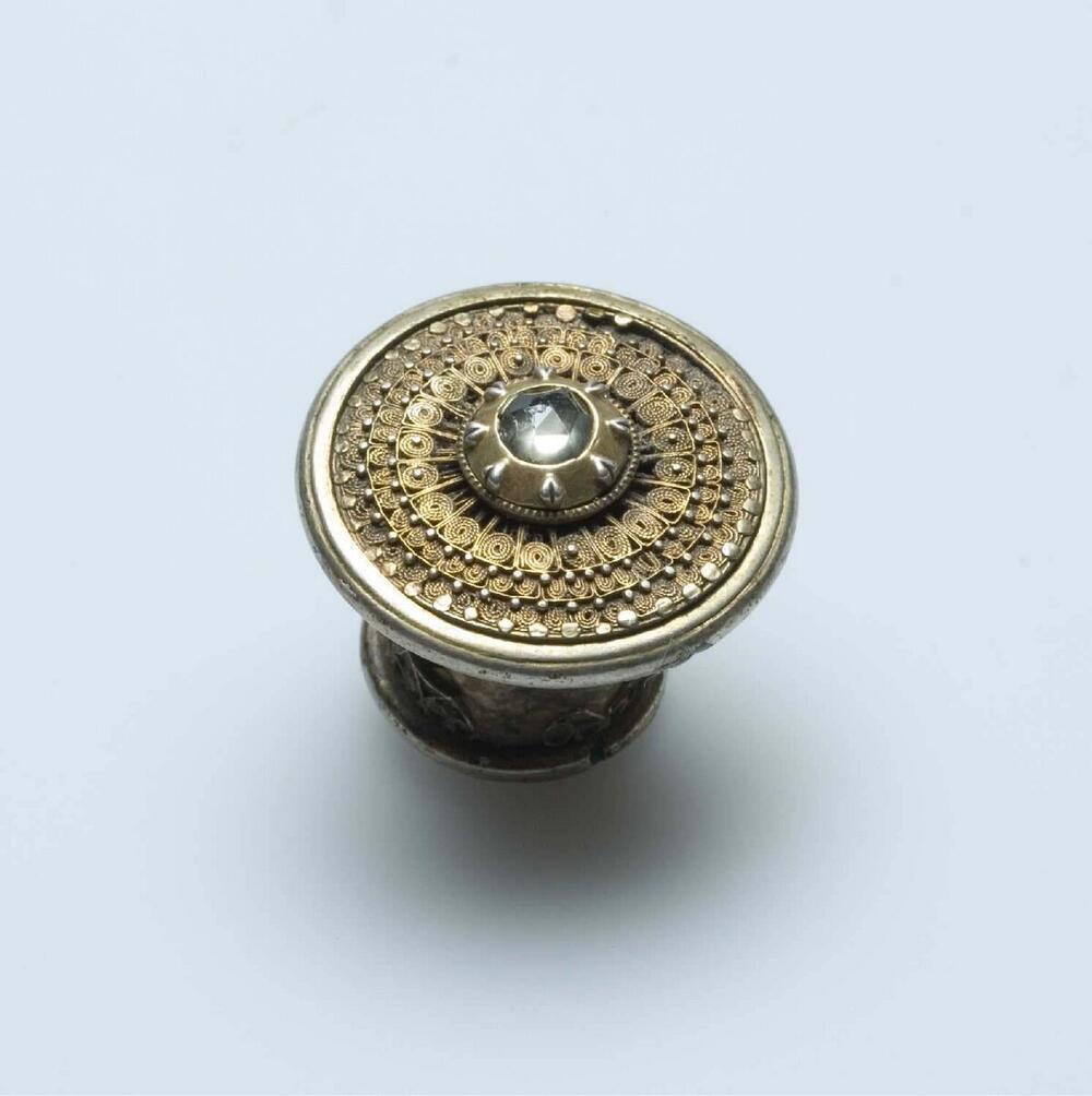 Een paar verguld zilveren oorsieraden