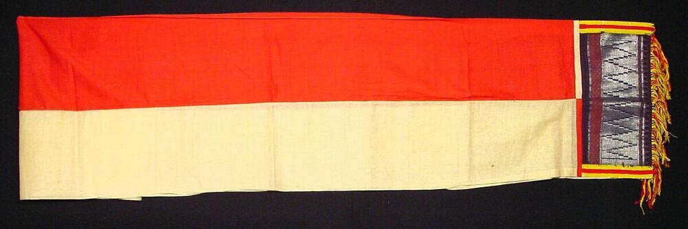 Yellow, red waistcloth