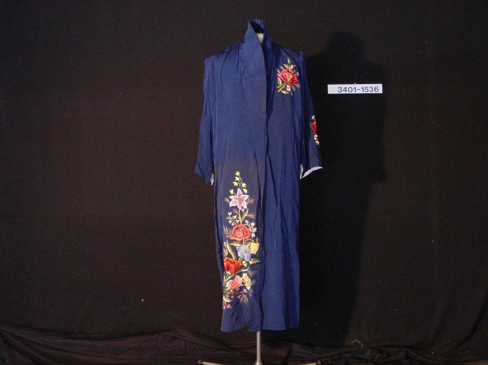 Geborduurde vrouwenkimono van kunstzijde