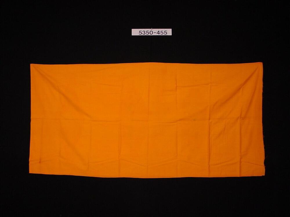 Lap oranje stof, bestemd voor het maken van kleding