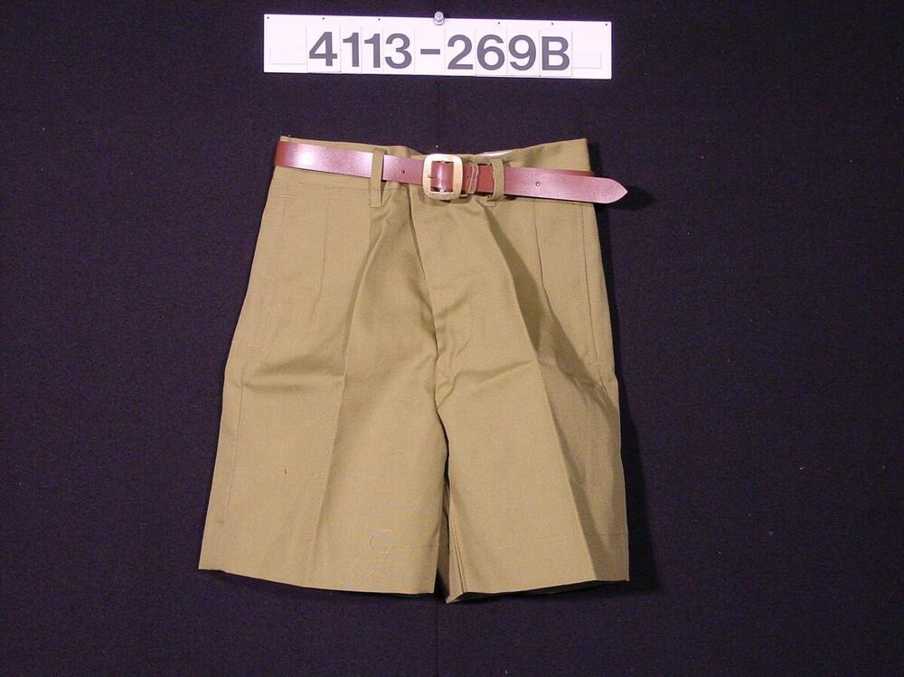 Katoenen korte broek behorende bij een schooluniform voor jongens