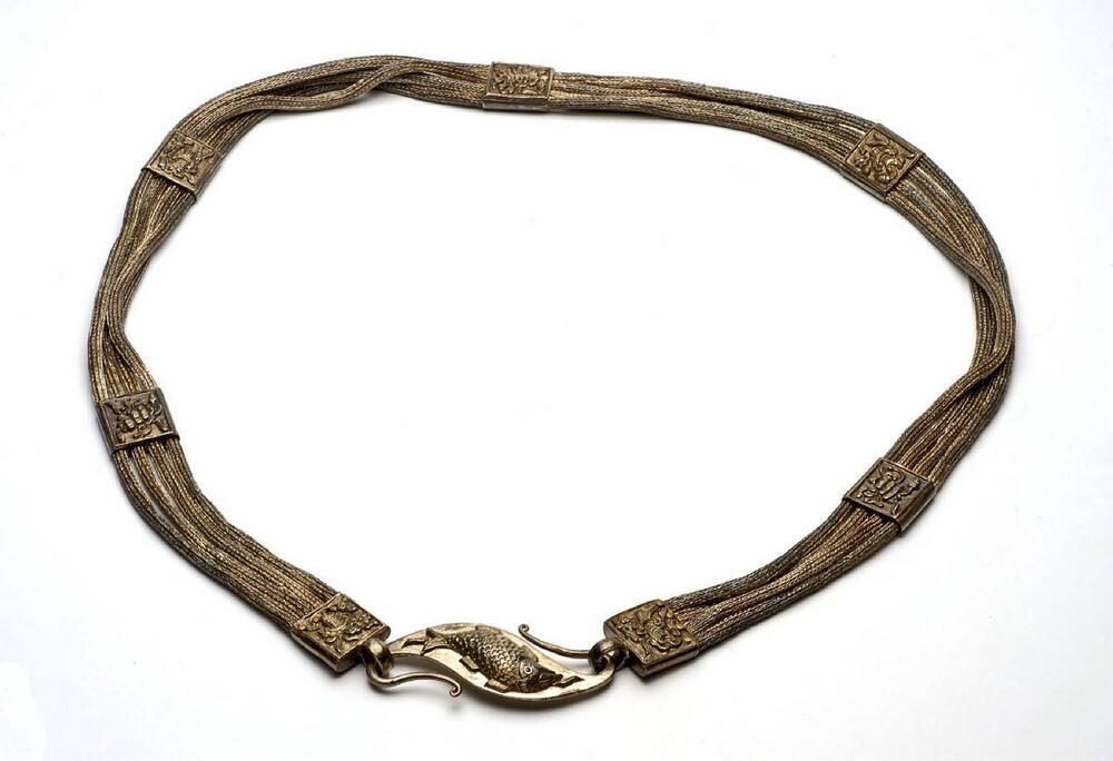 Woman's girdle of twisted silver wire with sliding rings