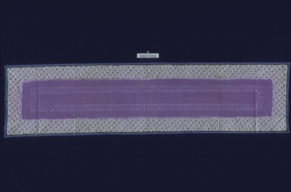 Schouderdoek met een variant op het parang patroon