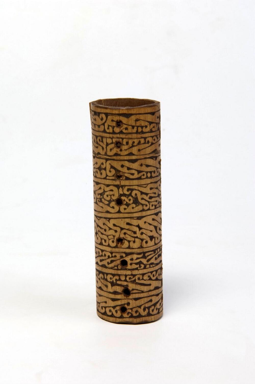 Hair adornment of carved bamboo