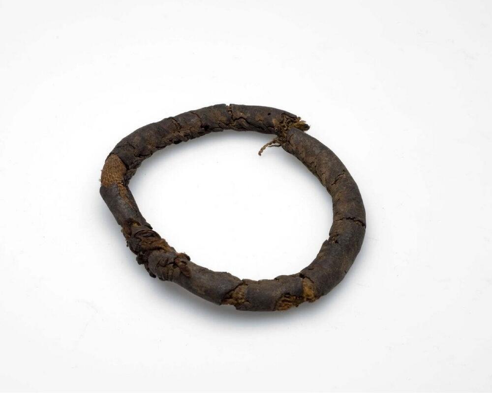 Leren armband met amuletwaarde