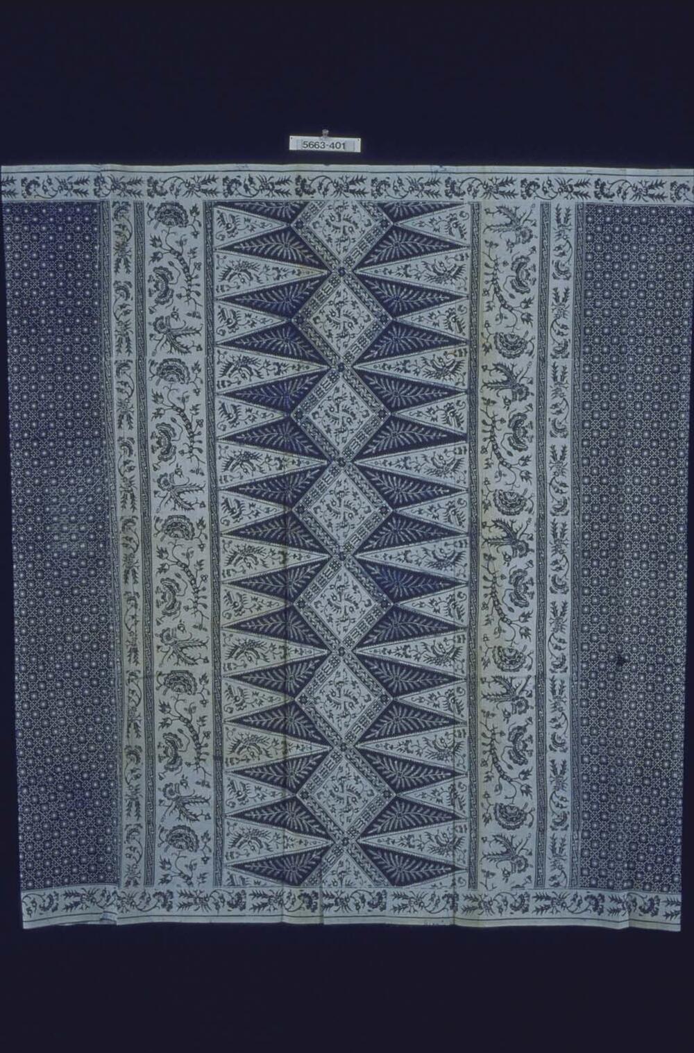 Kokerrok met geometrisch motief en bloemenrand