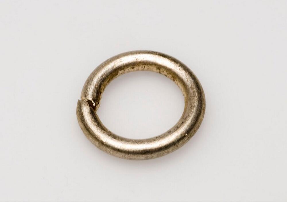 Metalen teenring