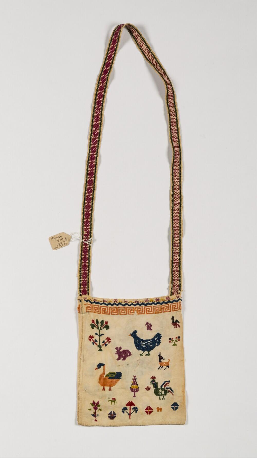 Tas versierd met borduurwerk