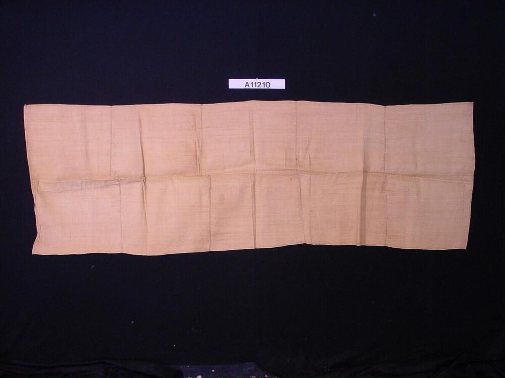 Semi-ceremoniële rok van raffia