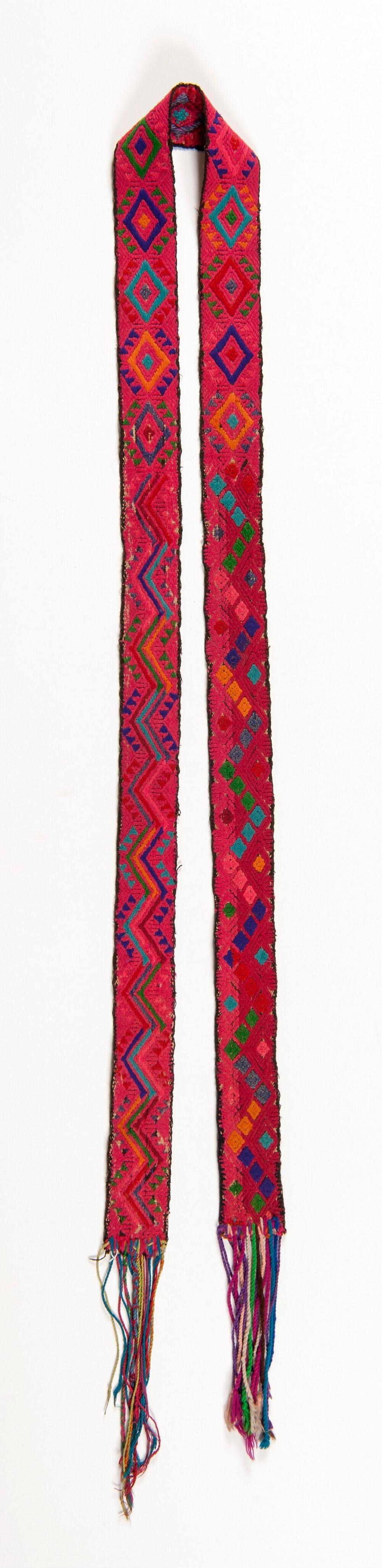 Roze ceintuur met geometrische motieven