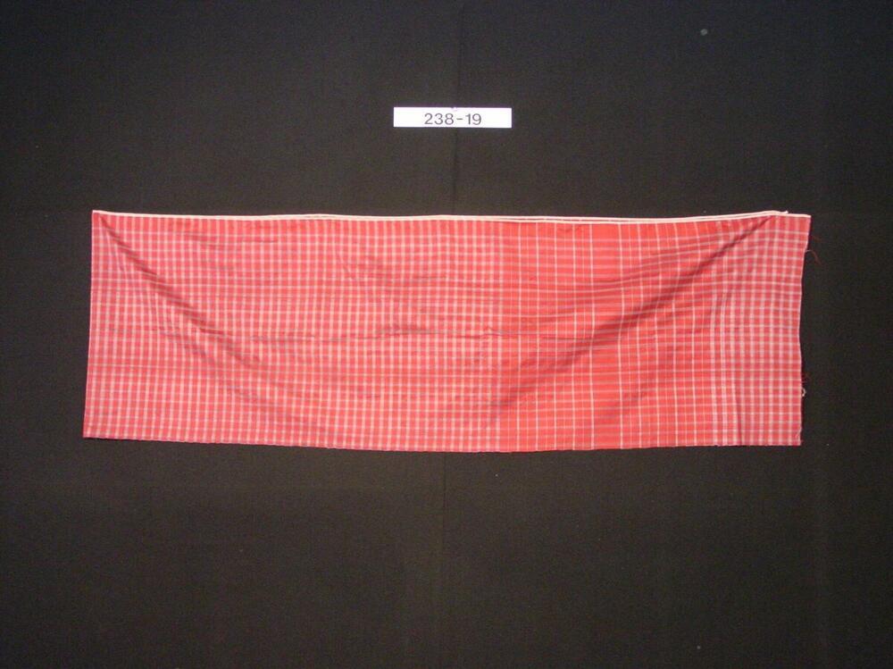 Zijden doek met ruitpatroon, bedoeld als staal