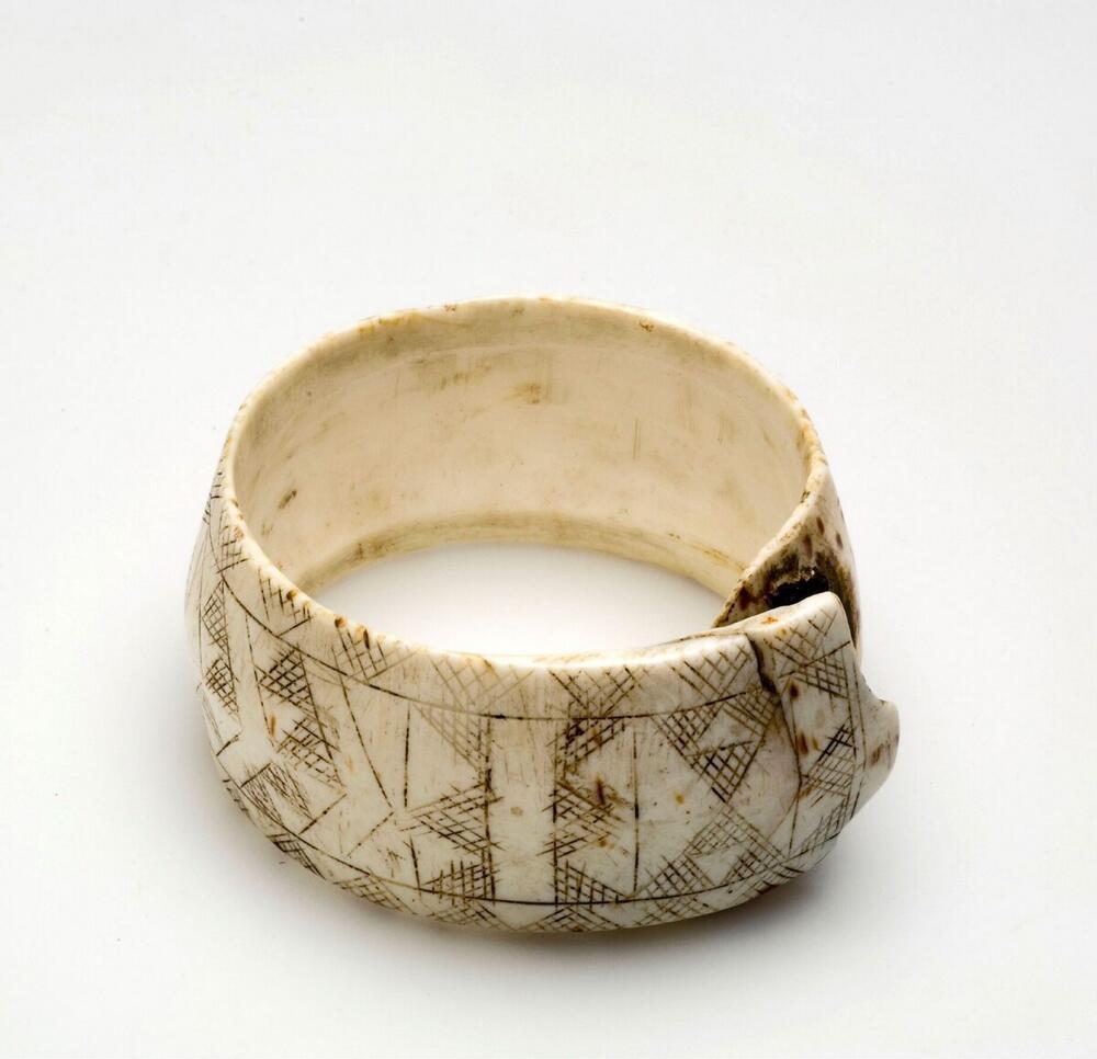 Bracelet made of shell with decorative carving