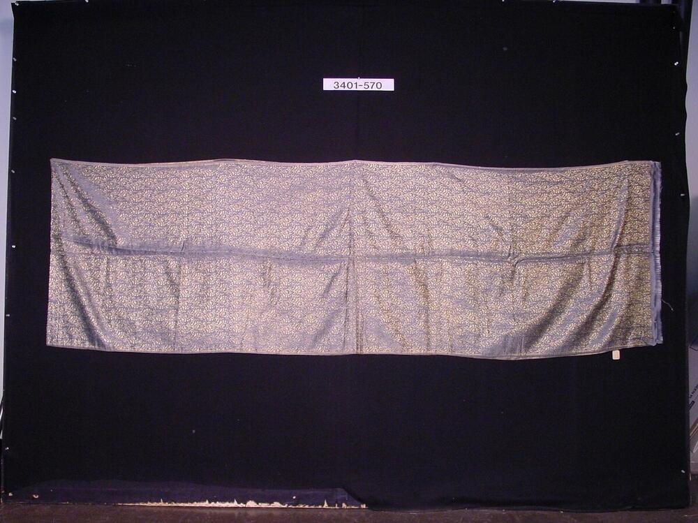 Sari met ingeweven ornament van bloemranken