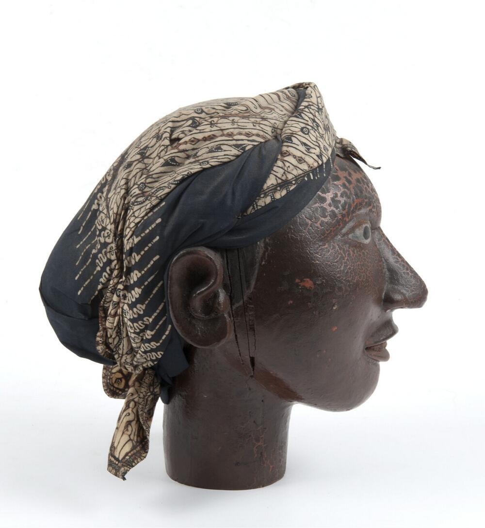 Gebatikte hoofddoek van katoen
