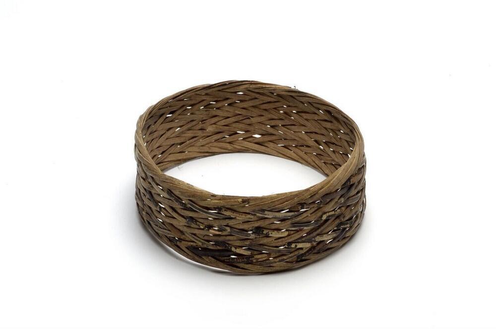 Armband van gevlochten rotanrepen, gedeeltelijk gekleurd