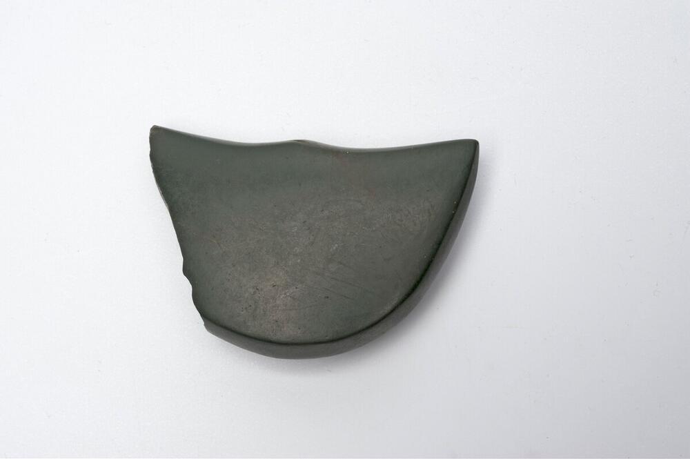 Jadeïeten hanger, gebruikt als amulet