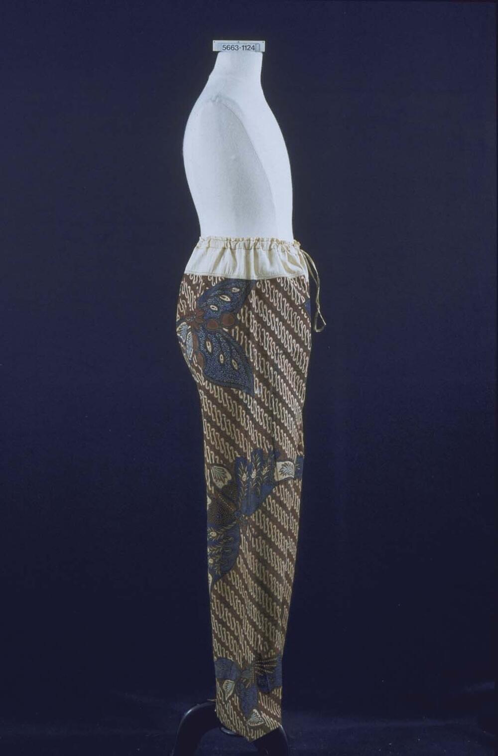 Katoenen slaapbroek met grote vlinders op geometrisch patroon