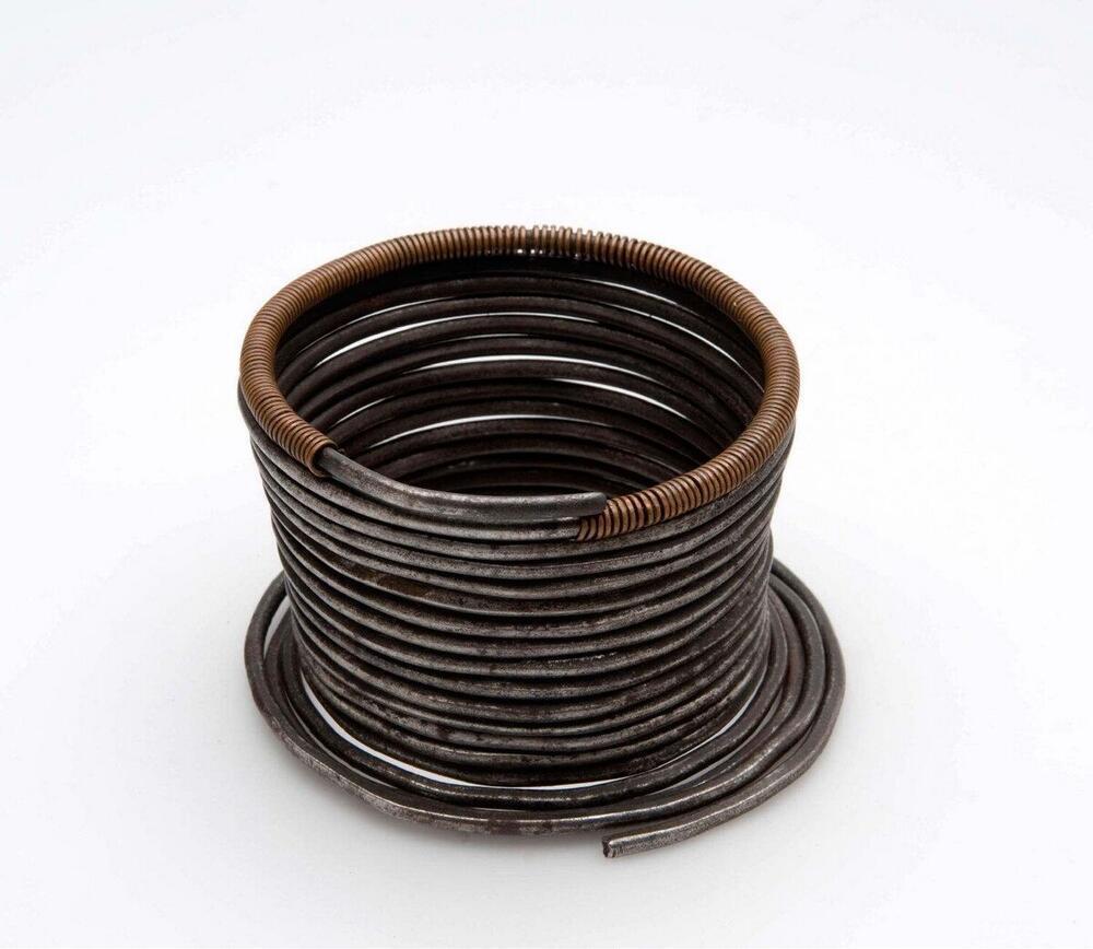 Metalen spiraalvormige armband
