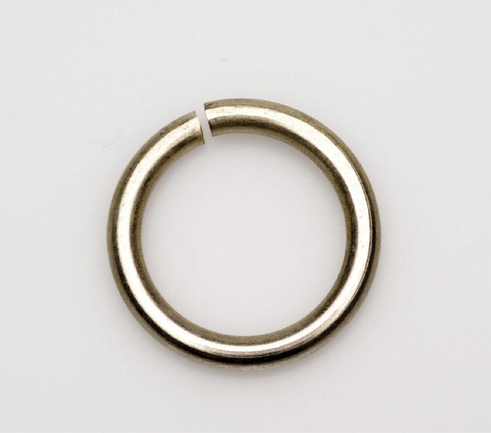 Metalen teenring