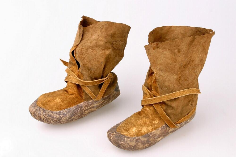 Pair of boots