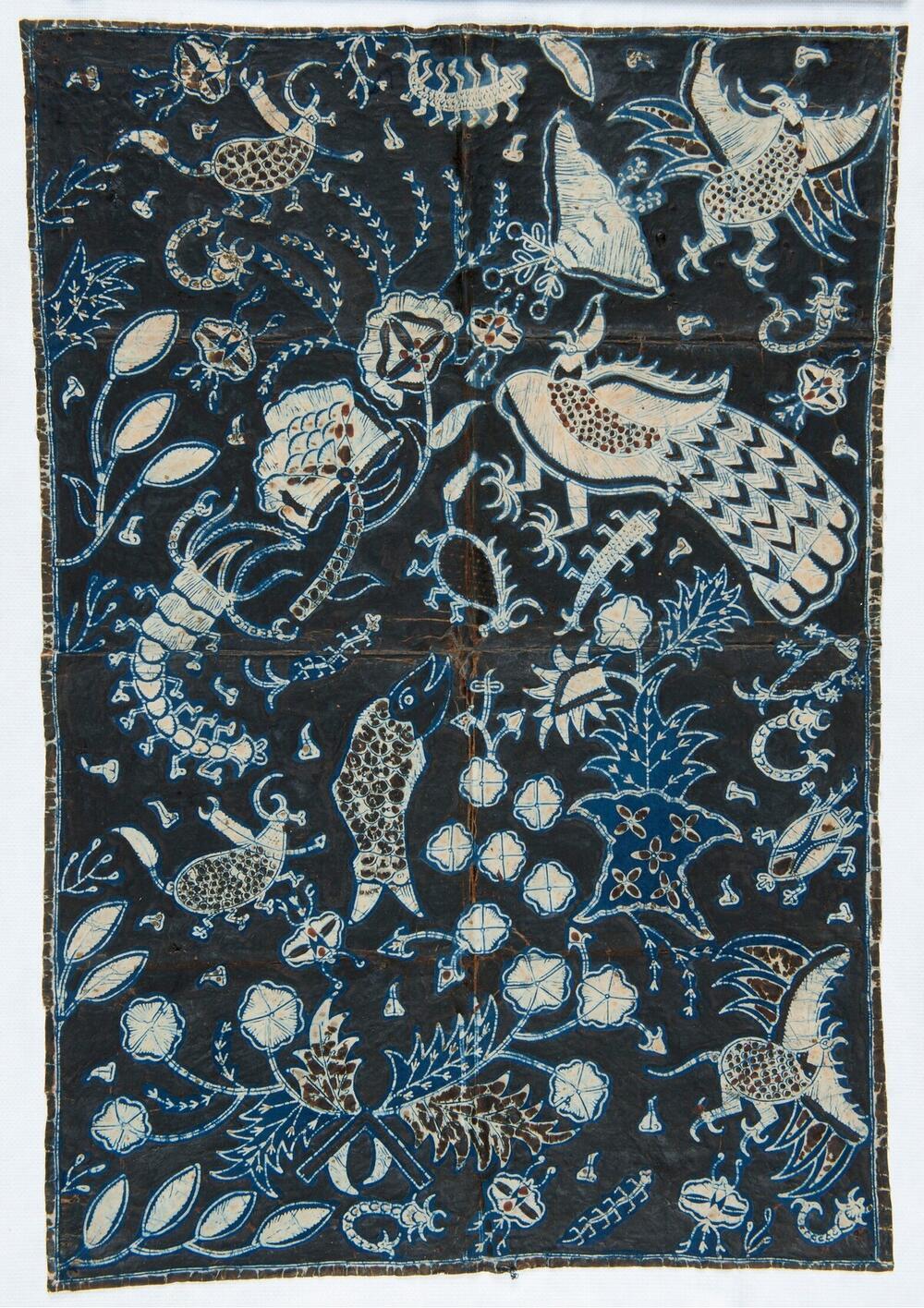 Doek, behoort tot een serie katoenmonsters die de verschillende fases van de batiktechniek laten…