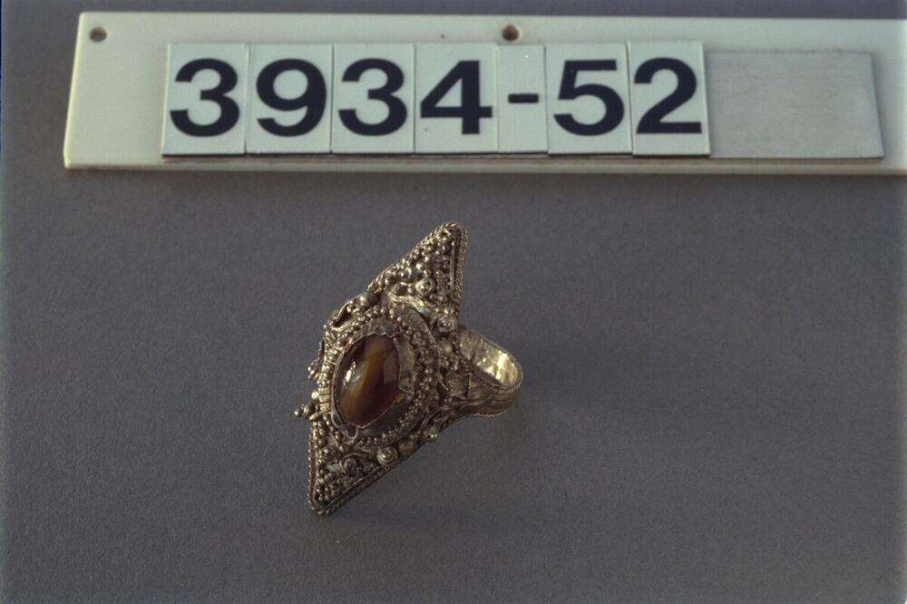 Zilveren ring met siersteen