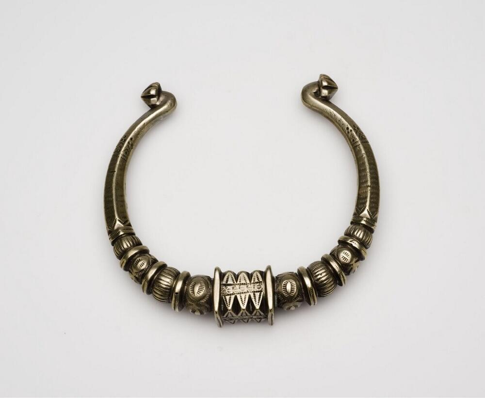 Halsband van zilverlegering
