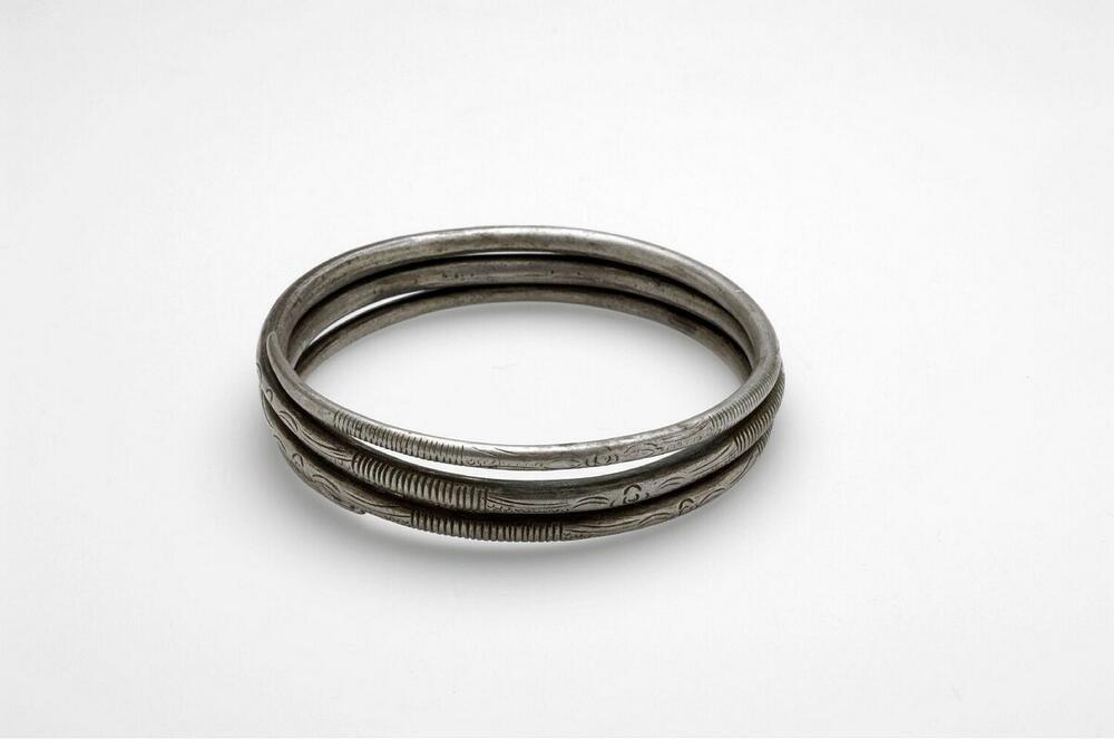 Zilveren armband, gedraaid