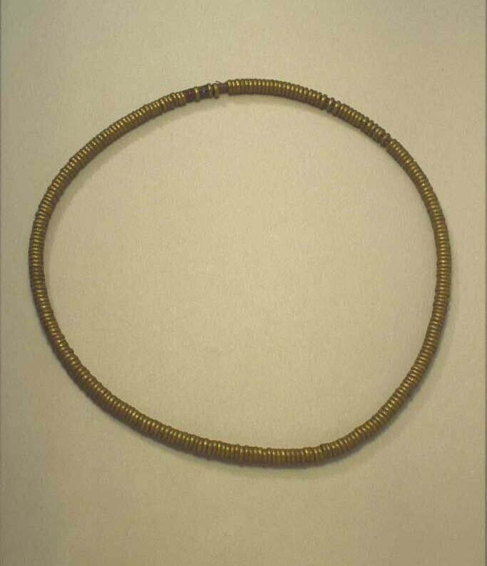 Gordelversiering van koperen ringen