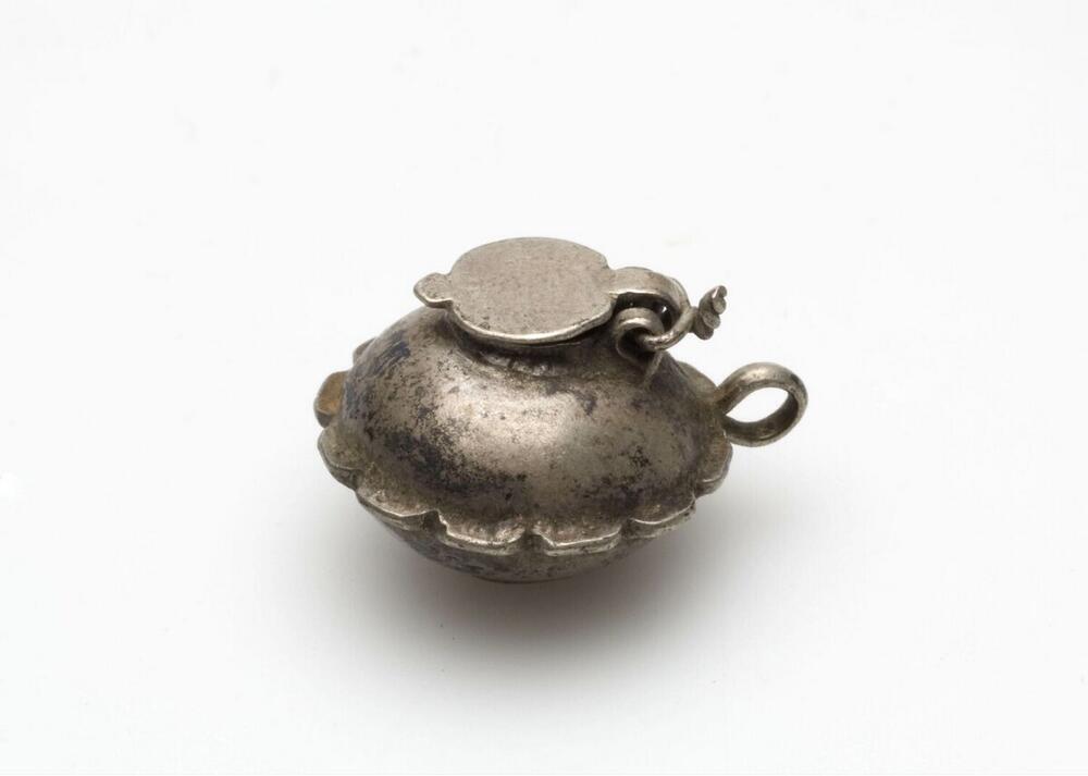 Perfume holder for necklace