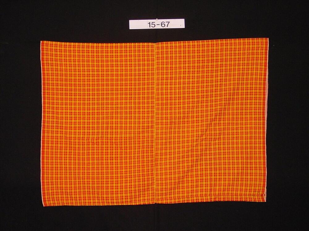 Deel van een kokerrok met ornament in ikat